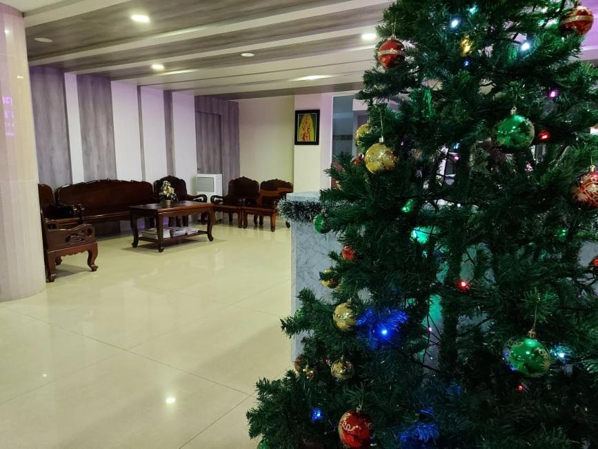 Centrana Hotel Phnom Penh Exterior photo